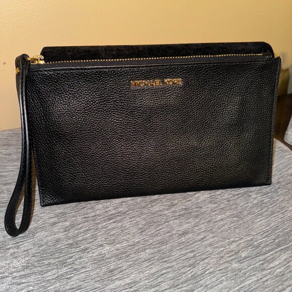 MICHAEL KORS JET SET ITEM LG Zip Clutch Black Pebbled Leather - Picture 2 of 4